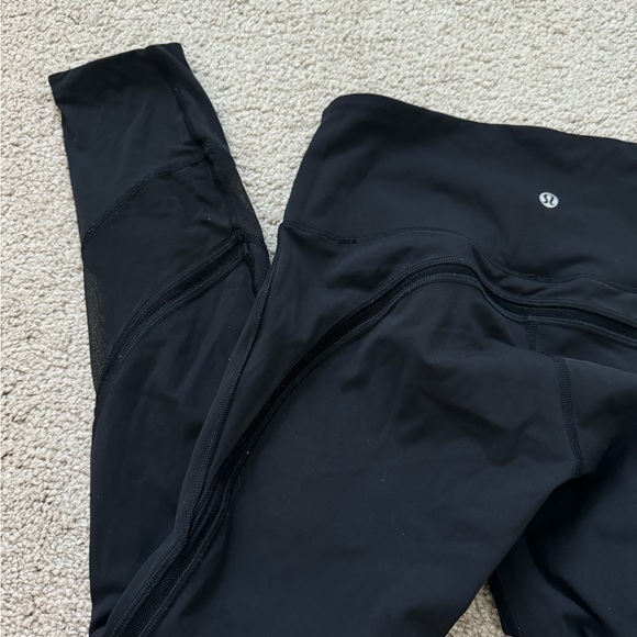 LULU LEMON SIZE 4 MESH CROPPED LEGGINGS BLACK - Picture 2 of 4